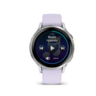Garmin - Venu 4 – 41 mm, Argent avec bande en silicone lilas-Suivi du sommeil avancé (amélioré): Obtenez un score de sommeil et un coaching personnalisé sur la quantité de sommeil dont vous avez besoin et comment vous pouvez vous améliorer. Suivez même les différentes phases de sommeil et les siestes — et voyez des indicateurs clés, tels que l'état de la HRV et la température de la peau, pour mieux comprendre votre santé. De plus, avec la fonction d'alignement du sommeil, voyez à quel point vous êtes aligné