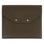 Gry Mattr - Porte-documents en cuir végétalien de - 9,45 x 11 po - Brun-Rabat de style enveloppe avec fermeture à pression en métal sécuritaire