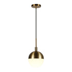 Hudson&Canal - Suspension Orb de 20 cm de large avec abat-jour en verre - Laiton/blanc lait-Associé à un abat-jour en verre globe blanc