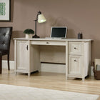 Sauder 59"W La Collection Edge Water Bureau - Finition Chalked Chestnut-Ce bureau d'ordinateur offre une grande surface de travail avec des tiroirs de rangement en dessous
