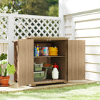 Outsunny - Abri de jardin en bois Outsunny avec étagère intérieure réglable et double porte-Toit en asphalte incliné pour protéger l'intérieur des intempéries légères à modérées  
