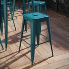Flash Furniture – Tabouret de bar de 30 po en métal vieilli sans dossier, pour intérieur, bleu Kelly (ETBT350330)-Capacité de poids de 500 lb