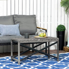 Outsunny - Table d’appoint en osier pour patio avec panneau en plastique sous le plateau entièrement tressé, gris mélangé-Le cadre en métal rend cette table de cocktail résistante à une utilisation quotidienne  