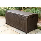 Suncast - Coffre de terrasse en résine tressée 73 gal - Java-Le motif décoratif en osier rehausse tout décor.