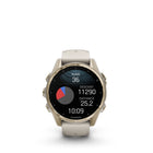 Garmin - fēnix 8 – 43 mm, saphir AMOLED, or doux avec bracelet en silicone gris brouillard/grès foncé-Naviguez en extérieur avec une précision de positionnement supérieure, grâce au GPS multibande doté de la technologie SatIQ™ et aux capteurs intégrés pour boussole à 3 axes, gyroscope et altimètre barométrique