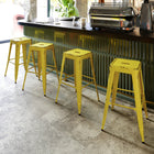 Flash Furniture – Tabouret de bar de 30 po en métal vieilli sans dossier, pour intérieur, jaune (ETBT350330)-S'empile jusqu'à 10 chaises de hauteur