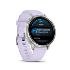 Garmin - Venu 4 – 41 mm, Argent avec bande en silicone lilas-Suivi du mode de vie (nouveau): Enregistrez des comportements personnalisés ou prédéfinis — comme la consommation de caféine et d'alcool — et consultez des rapports sur la façon dont ces choix de mode de vie affectent votre sommeil, votre stress et votre HRV dans l'application Garmin Connect. Ainsi, vous pouvez prendre des décisions plus conscientes pour votre santé
