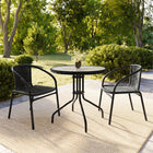Table ronde en verre et en métal 28 po avec bordure en rotin noir et 2 chaises empilables en rotin noir (TLH-087RD-037BK2-GG)-Pour une utilisation intérieure et extérieure