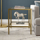 Hudson&Canal - Table d'appoint carrée Hera 50 cm de large avec étagère en verre - Laiton antique-Caractéristiques assemblage facile