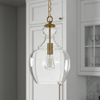 Hudson&Canal - Suspension Verona de 28 cm de large avec abat-jour en verre, - Laiton/Transparent-Une finition en laiton fabriquée à la main est appliquée à la base en métal du globe