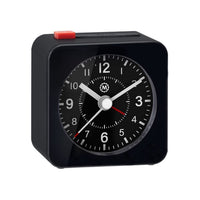 Marathon Watch - Mini réveil analogique sans tic-tac avec rétroéclairage automatique et fonction Snooze - Noir-SBalayage silencieux et lisse: cette horloge a été conçue avec un mouvement à quartz silencieux à balayage continu. Il n'émet pas de tic-tacILENT. Smooth Sweep: This clock was engineered with a silent, continuous-sweep second hand quartz movement. It does not emit a ticking sound.