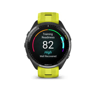 Garmin - Forerunner 965, lunette en titane DLC gris carbone avec boîtier noir et bracelet en silicone jaune/noir-ecran tactile AMOLED brillant avec commandes à boutons traditionnelles et lunette en titane leger