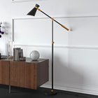 Hudson&Canal - Lampadaire Rex bicolore réglable en hauteur avec abat-jour en métal - Noir/Laiton/Noir-Une finition noire et laiton artisanale est appliquée à la base ronde en métal