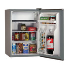 BLACK+DECKER - 2,5 pi³ Mini-frigo autonome avec congélateur, en acier inoxydable-Capacité spacieuse : deux étagères de réfrigérateur en verre amovibles aident à agrandir l'espace de rangement tandis que les bacs de rangement de porte pleine et demi-largeur peuvent accueillir des canettes et des petits contenants ou des bouteilles de 2 litres.