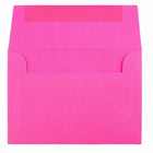 JAM Paper - Enveloppes d'invitation colorées A1 à 4 barres - 3,625 x 5,125 - rose ultra fuchsia - Paquet de 50-Ces enveloppes sont parfaites pour envoyer des invitations, des cartes de voeux, des RSVP, des cartes de remerciement, des cadeaux d'anniversaire, des remises de diplômes, des vacances et plus encore