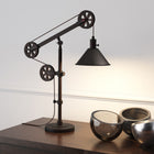 Hudson&Canal - Lampe de table Descartes 74 cm de haut avec système à poulie et abat-jour en métal - Bronze noirci/Bronze noirci-Une finition en bronze noirci fabriquée à la main est appliquée à la base ronde en métal réglable