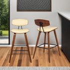 Armen Living - Fox Tabouret de Bar Moderne Mi-Siècle de 65 cm de Hauteur de Comptoir en Similicuir Crème et Bois Noyer-Ces tabourets offrent une stabilité optimale grâce à leur base solide en métal à 4 pieds, garantissant une assise sécurisée et confortable en toutes circonstances.