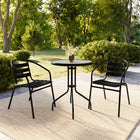 Table ronde de 23,75 po en verre et en métal, 2 chaises empilables noires en aluminium, dossier à lattes (TLH-071RD-017CBK2-GG)-Pour une utilisation intérieure et extérieure
