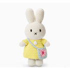 Just Dutch Miffy - Jouet en peluche de lapin fait à la main - Robe jaune pastel avec sac fleur bleue-Charmante peluche faite à la main mettant en vedette le personnage emblématique de Miffy avec une tenue crochetée à la main