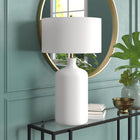 Hudson&Canal - Lampe de table Sloane en céramique de 74 cm de haut avec abat-jour en tissu, - Blanc mat/blanc-Une finition blanche mate artisanale est appliquée sur la base ronde en céramique
