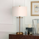Hudson&Canal - Lampe de table Rowan de 71 cm de haut avec abat-jour en tissu - Laiton antique/blanc-Une finition en laiton antique fabriquée à la main est appliquée sur la base cylindrique en métal et en verre