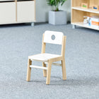 Beleduc Furniture - chaise de classe en bois Illiana - petite - blanc et bois naturel - ensemble de 2-Les cadres sont en bois et le dossier et l'assise sont en ABS