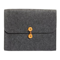 Pendaflex - Pochette en feutre à ficelle et bouton – 10 1/4 x 11 1/2 x 1 1/2 po – gris foncé-Les pochettes en feutre à boutons et à ficelle PendaflexMD donnent une touche moderne au style classique traditionnel