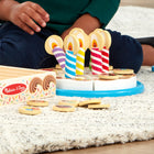 Gâteau d'anniversaire Melissa & Doug -Gâteau d'anniversaire Melissa & Doug - Nourriture en bois avec garnitures à mélanger et 7 bougies