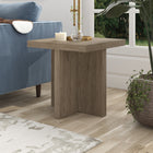 Hudson&Canal - Table d'appoint carrée Boden de 56 cm de largeur, , en chêne gris vieilli-Caractéristiques assemblage facile