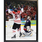 Frameworth - Sidney Crosby serie classique 2010 Olympiques but en or - toile encadree - 18.5" x 22.5"-Toile de hockey Equipe Canada sous licence officielle mettant en vedette l'iconique but en or de Sidney Crosby aux Olympiques 2010