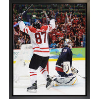 Frameworth - Sidney Crosby serie classique 2010 Olympiques but en or - toile encadree - 18.5" x 22.5"-Toile de hockey Equipe Canada sous licence officielle mettant en vedette l'iconique but en or de Sidney Crosby aux Olympiques 2010