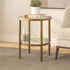 Hudson&Canal - Table d'appoint ronde Hera (50 cm de largeur) avec étagère en verre - Laiton antique-Une finition artisanale est appliquée sur le cadre en acier