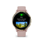 Garmin - Venu 3S - 41mm Lunette en acier inoxydable Soft Gold avec boîtier et bracelet en silicone rose poudré-Profitez de la commodité de passer et de recevoir des appels téléphoniques depuis votre poignet — utilisez même l'assistant vocal de votre smartphone pour répondre aux messages texte et plus encore (lorsqu'il est associé à votre smartphone iPhone® ou Android™ compatible) ; De plus, vous pouvez répondre aux SMS par la voix, ou les utilisateurs d'Android peuvent envoyer des SMS directement depuis leu