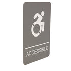 Headline Sign - Enseigne ADA avec symbole accessible en mouvement dynamique, 6" x 9", gris/blanc-Ruban de fixation inclus