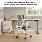 Staples - Fauteuil fonctionnel Essentials, tissu et dossier en maille, gris-Dimensions hors-tout : 36,5 à 40,3 haut. x 27,1 larg. x 26,2 prof. (po)