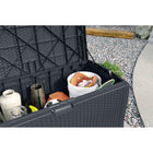 Suncast - Coffre de terrasse en résine tressée 73 gal - Cyberspace-Le motif décoratif en osier rehausse tout décor.