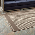 Modway - Optica Chevron avec bordures d’extrémité intérieures et extérieures Tapis de comédie 8 pi l x 10 pi L - Beige clair et beige foncé-Dessous en caoutchouc de prise