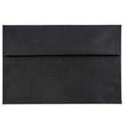 JAM Paper - Enveloppes d'invitation carrées A7 gommées - 5 1/4 po x 7 1/4 po - noires - Paquet de 25-Nos enveloppes sont fabriquées à partir de 30 % de papier recyclé de 32 lb et comportent une fermeture à rabat droit en gomme avec une finition en lin