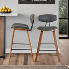 Armen Living - Fox Tabouret de Bar Moderne Mi-Siècle de 65 cm de Hauteur de Comptoir en Similicuir Gris et Bois Noyer-Ces tabourets offrent une stabilité optimale grâce à leur base solide en métal à 4 pieds, garantissant une assise sécurisée et confortable en toutes circonstances.