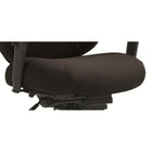 Staples - Fauteuil à basculements multiples à dossier haut ObusForme Professional, Fusion en houille, noir-Inclinez l’assise pour changer l’angle de vos cuisses par rapport au plancher et réduire la pression sur les disques intervertébraux lorsque vous travaillez en position inclinée vers l’avant