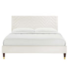 Modway Leah - Lit plateforme Queen en velours haute performance à motif chevrons avec pieds en bois et manchons en métal doré - Blanc-Assemblée requise