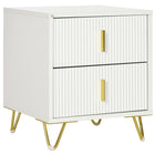 HOMCOM - Table de nuit avec pieds en métal - blanc-Façades de tiroirs cannelées avec un cadre en métal doré qui complète la décoration de votre intérieur 