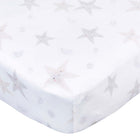 Gerber Childrenswear - Drap de berceau en tricot - Céleste - Étoiles-Fabriqué à partir d'un mélange durable de polyester et de jersey élasthanne extensible, ce drap assure un ajustement parfait sur les matelas de lit de bébé standard, mesurant 52 x 28