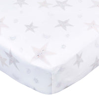 Gerber Childrenswear - Drap de berceau en tricot - Céleste - Étoiles-Fabriqué à partir d'un mélange durable de polyester et de jersey élasthanne extensible, ce drap assure un ajustement parfait sur les matelas de lit de bébé standard, mesurant 52 x 28