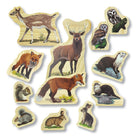 Yellow Door - Familles d'animaux de la forêt Personnages en bois-Les membres de chaque famille se font face pour une valeur ludique supplémentaire. Cela fonctionne également entre les familles, augmentant les possibilités de jeu imaginaire et le développement des compétences de narration. Les bases plates permettent d'utiliser les animaux en position verticale pour mieux faciliter ce type de jeu.