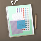 Five Star - Agenda scolaire hebdomadaire/mensuel 2026-2027 - 11 po H x 9 po l - Bord de mer en papier découpé - bilingue-Un mois sur deux pages comprenant des blocs quotidiens non lignés, une colonne de liste de tâches avec des cases à cocher et des sections de notes non lignées