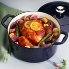 Tramontina - Faitout rond 5,5 pintes en fonte émaillée Série 1000 avec couvercle - Bleu foncé-Formes et tailles polyvalentes : Idéal pour la cuisson au four ou la cuisson lente traditionnelle de vos recettes préférées à la perfection