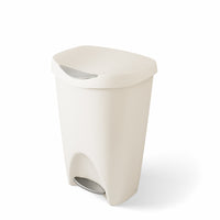 Umbra Brim Step Can - 50L - Sand-Functional and easy to use: this large trash can features a stainless-steel foot pedal for a convenient and soft-close