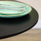 HOMCOM - Table à manger ronde avec base en acier et patin antidérapant pour salon - noir-Le patin antidérapant à la base maintient la table stable et protège le sol des rayures 