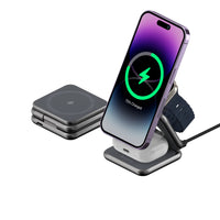 Adam Elements - Station de charge de voyage pliable magnétique 3-en-1 Mag 3-Recharge Trois-en-Un : Rechargez facilement votre iPhone, Apple Watch et AirPods simultanément, gardant ainsi tous vos appareils essentiels alimentés en un seul geste
